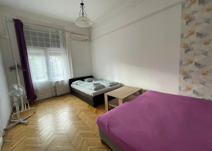 White Pearl Rooms Near Gozsdu